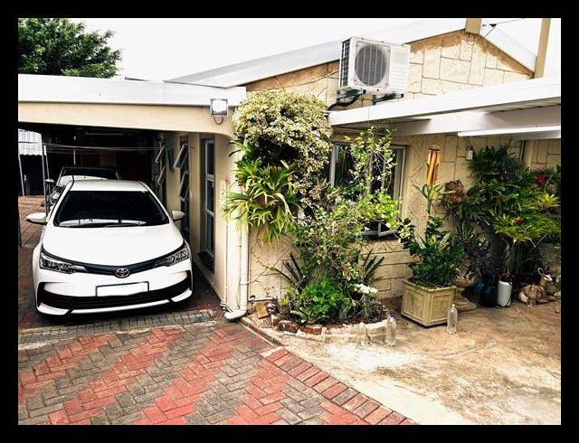 3 BEDROOM HOUSE FOR SALE IN NEWLANDS WEST